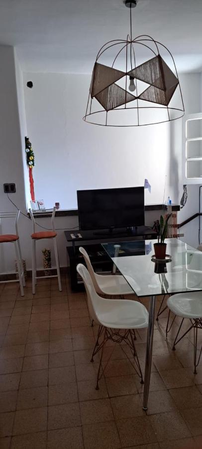 Hostel Lqueen 1 Salta Bagian luar foto